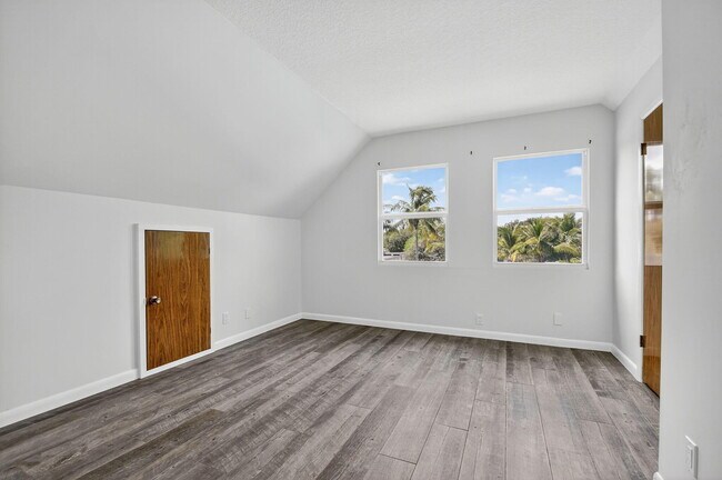 Building Photo - 3532 Coconut Rd