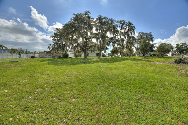 Building Photo - 1042 Golden Bough Rd