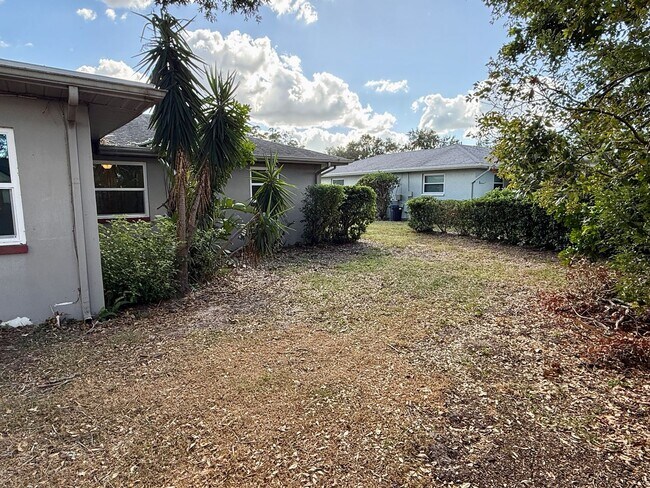 Building Photo - Beautiful Palm Harbor 2/2 Located on Peace...