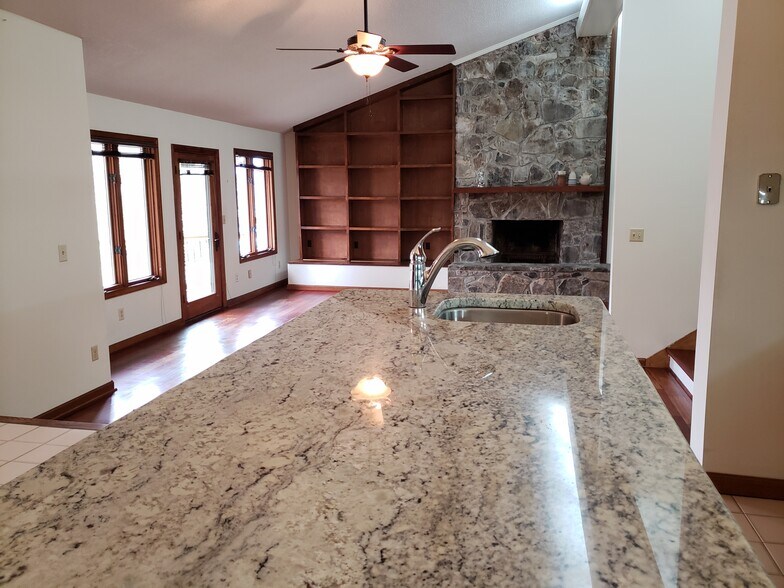 Kitchen island overlooking living area - 7415 Savannah Dr
