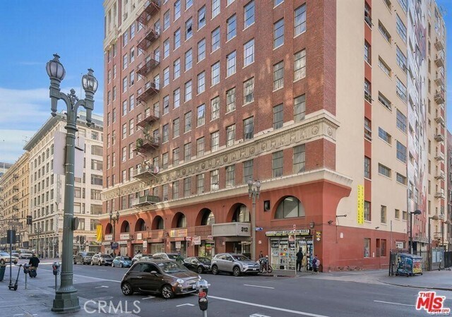 Building Photo - 312 W 5th St