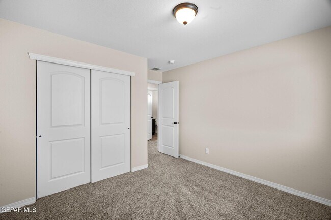 Building Photo - 325 Quiet Pr Dr