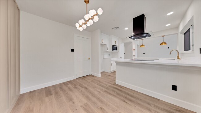 Building Photo - 2407 Bradford Dr