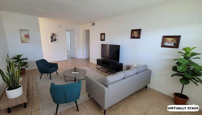 Building Photo - 826 Sky Lake Cir