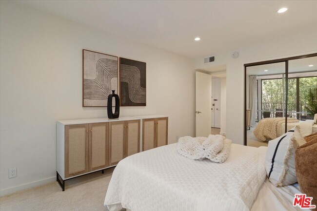 Building Photo - 850 Kings Rd