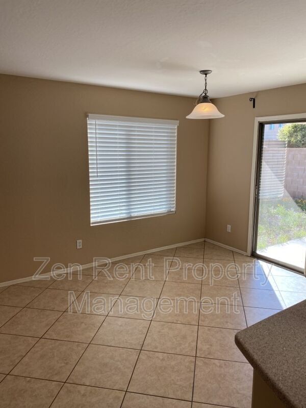 Building Photo - 2541 W Canyon Way