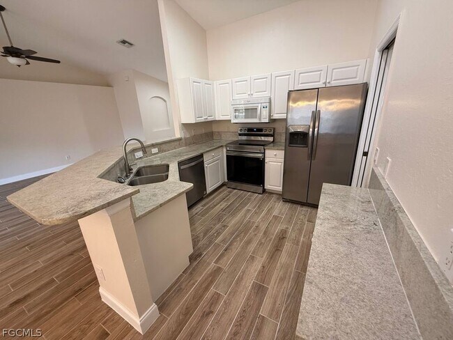 Building Photo - 1817 Tomaso Ave