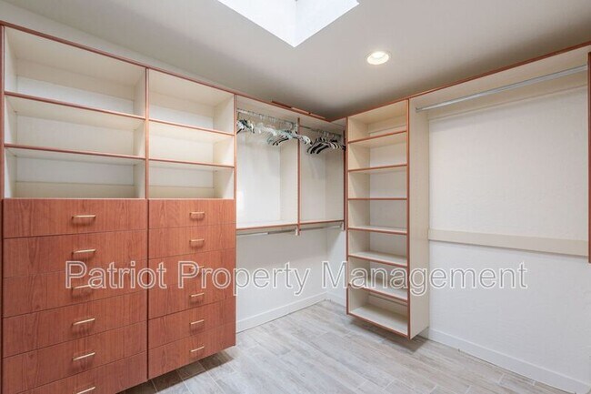 Building Photo - 7024 E Orange Blossom Ln