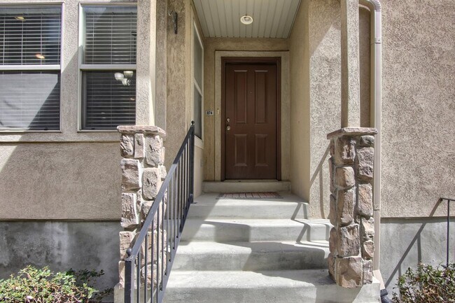 Building Photo - 3 Bedroom / 3.5 Bathroom Townhome in Millc...