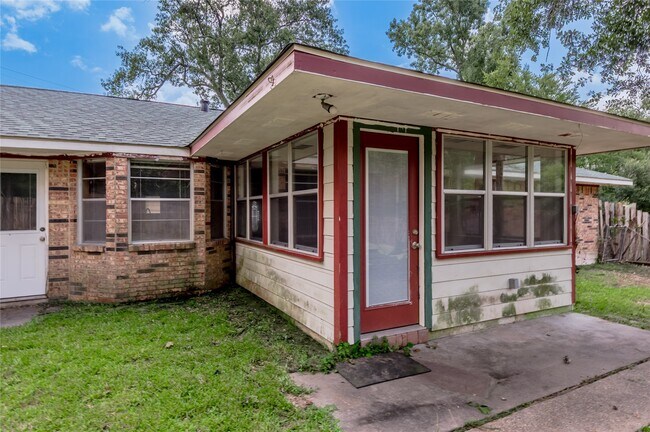 Building Photo - 2528 Ave N 1/2