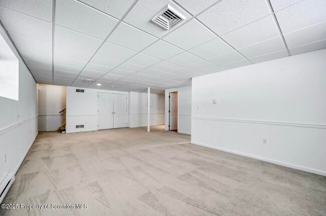 Building Photo - 28 Robin Ln