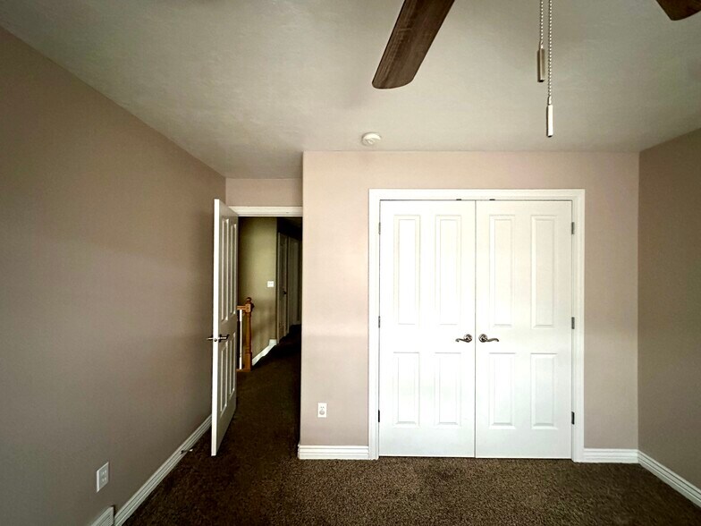 Building Photo - 561 E Purple Lilac Ln