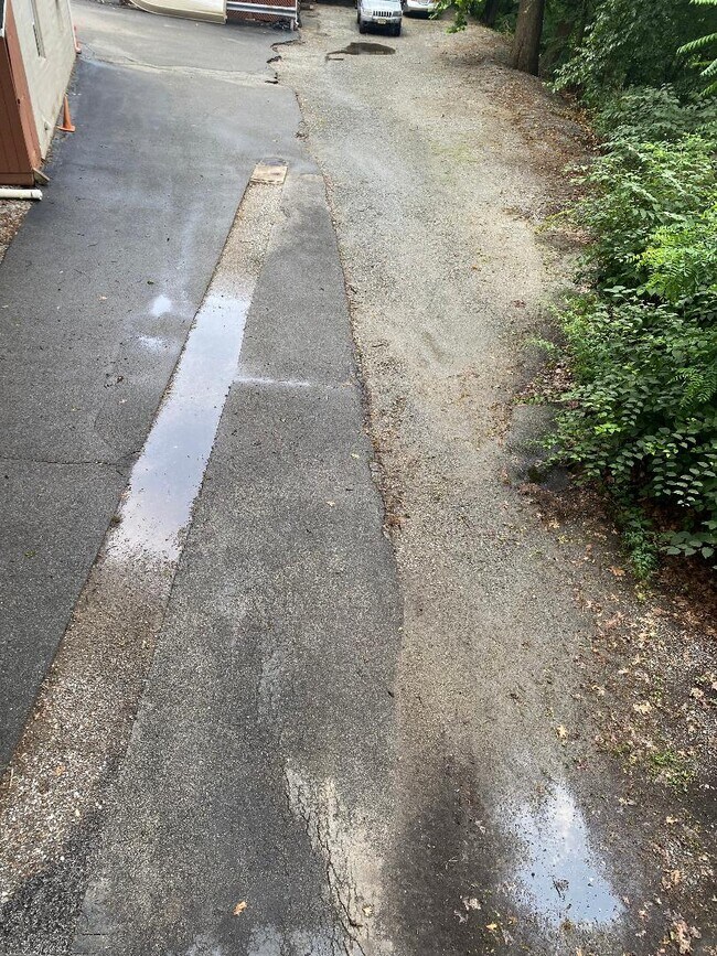 Great Parking - 213 Hamburg Tpke