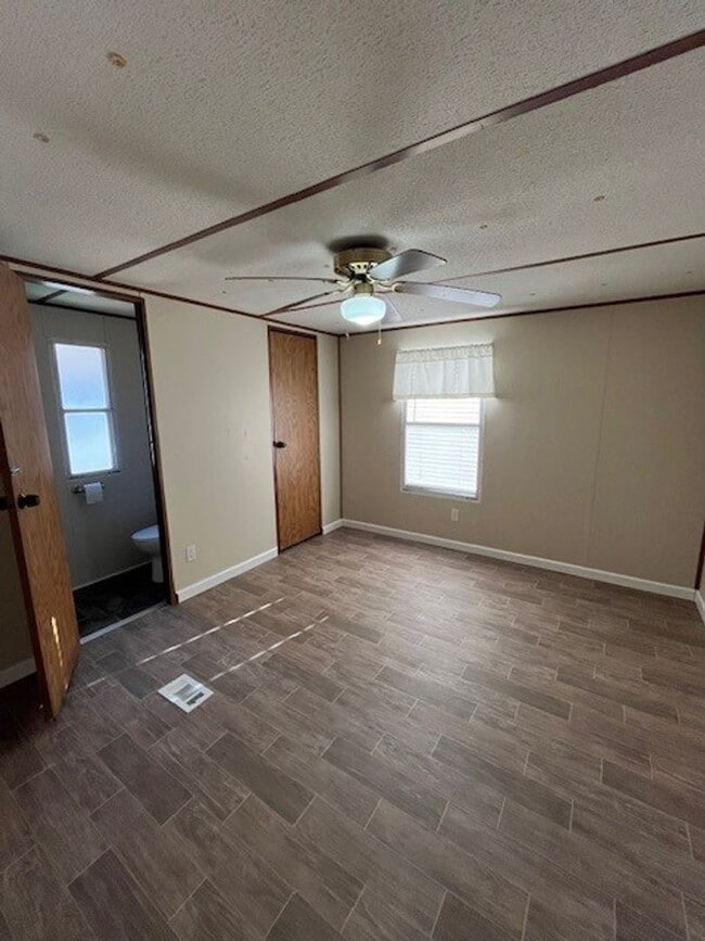 Building Photo - Welcome to this charming 2-bedroom, 1.5-bathroom home located in the desirable area of Leland, NC