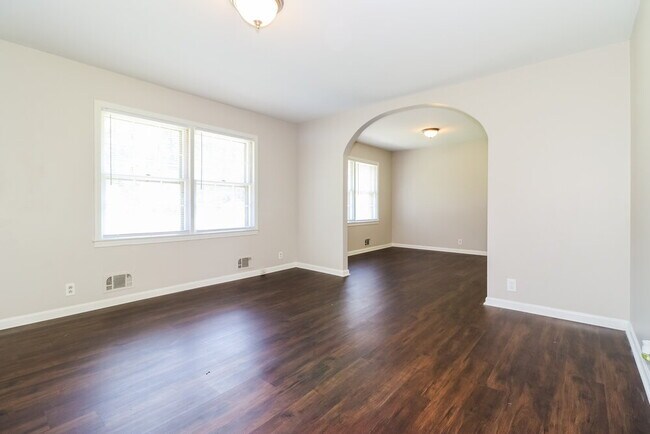 Building Photo - 5509 Joeclay Dr