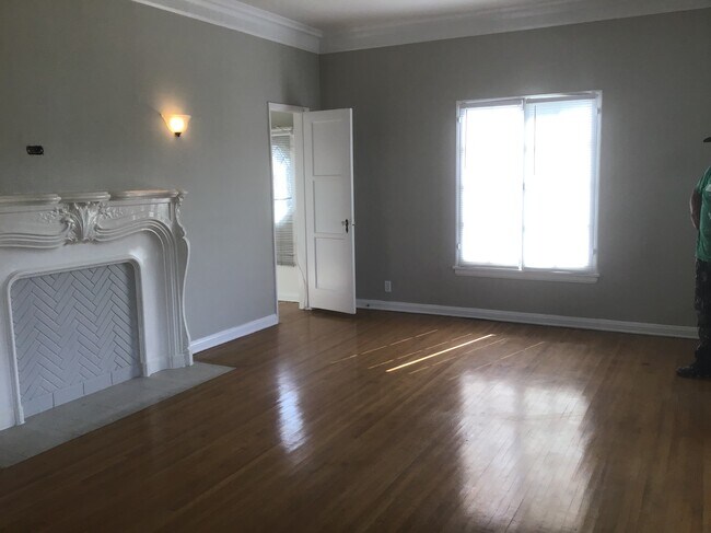 Living room - 112 N Kings Rd