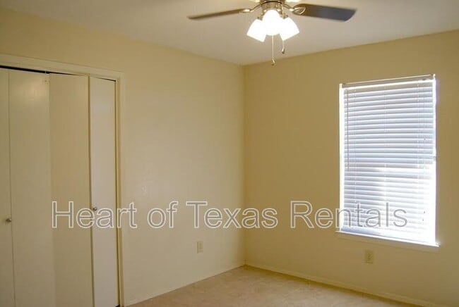 Building Photo - 2410 Comanche Trl