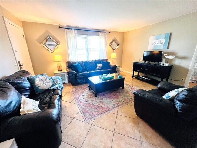 Primary Photo - 70 Carroll Ave