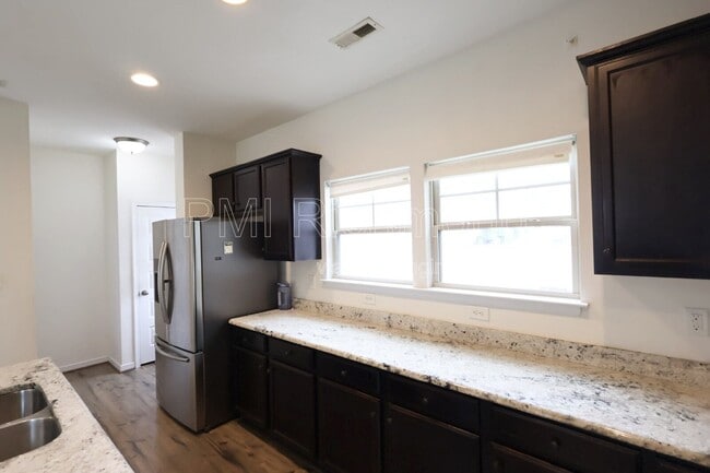 Building Photo - 10506 Marions Way
