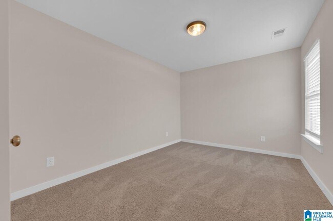 Building Photo - 170 Kings Wy