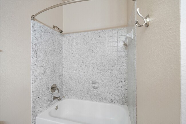 Building Photo - 2255 Braeswood Park Dr