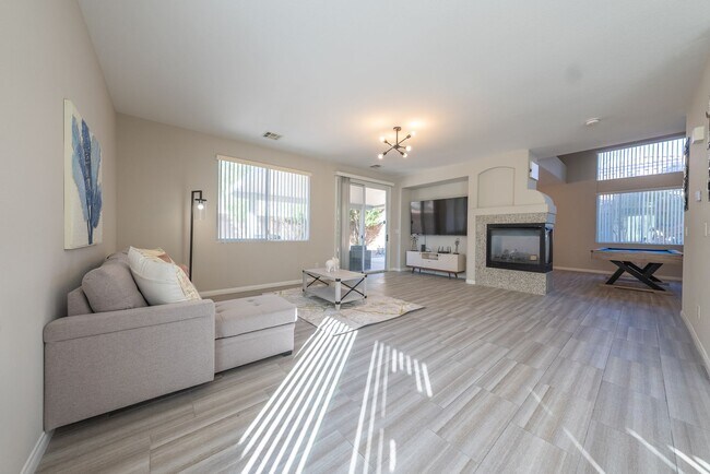 Building Photo - Spacious 4-Bed Family Home in Prime Las Vegas Location!