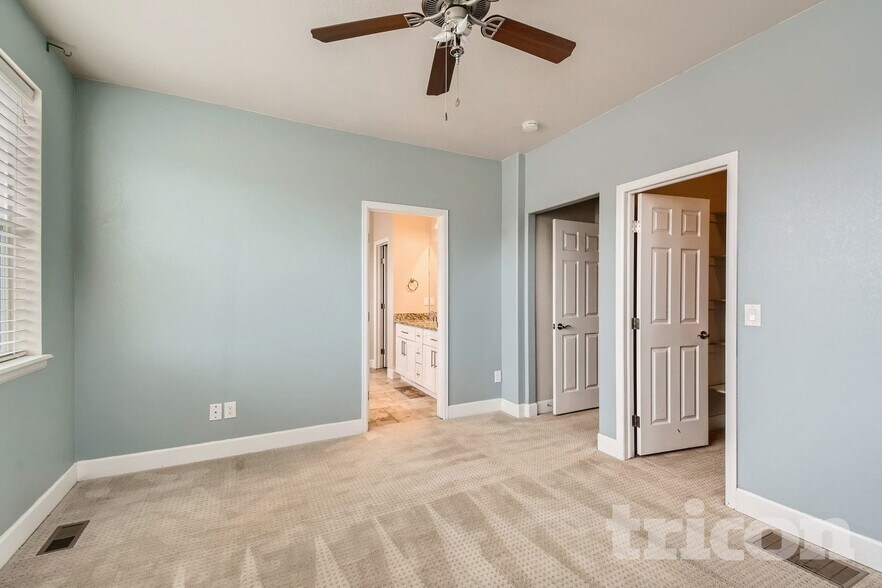 Building Photo - 9805 W Hinsdale Pl