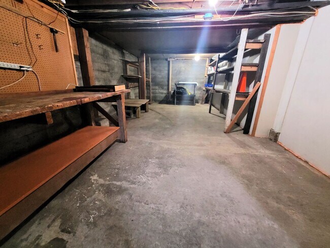 Building Photo - Spacious Unique Home in Central Location