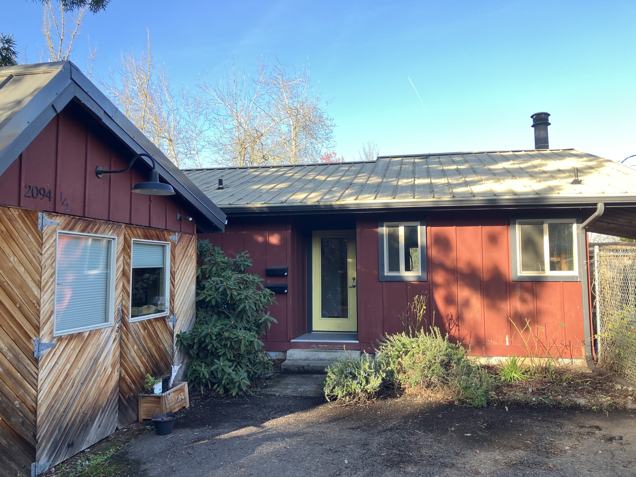 Front entrance - 2094 1/2 Arthur St