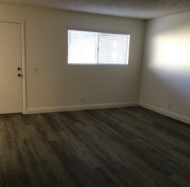 Building Photo - "Charming 1-Bedroom Retreat with Spacious Living in Lancaster – 800 Sq. Ft. of Comfort!"