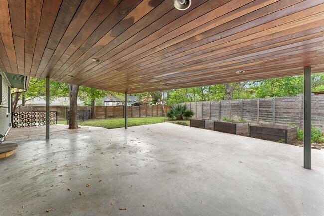 Building Photo - 4330 Parkwood Rd