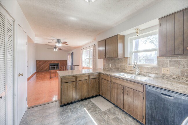 Building Photo - 25634 Chestnut Ln