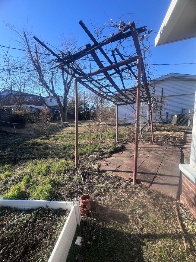 Building Photo - Fully Renovated 4 Bed / 2 Bath Home for Rent – South County (63125)