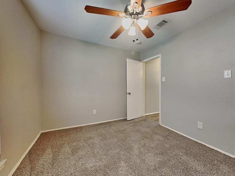 Building Photo - 201 Kalmia Dr