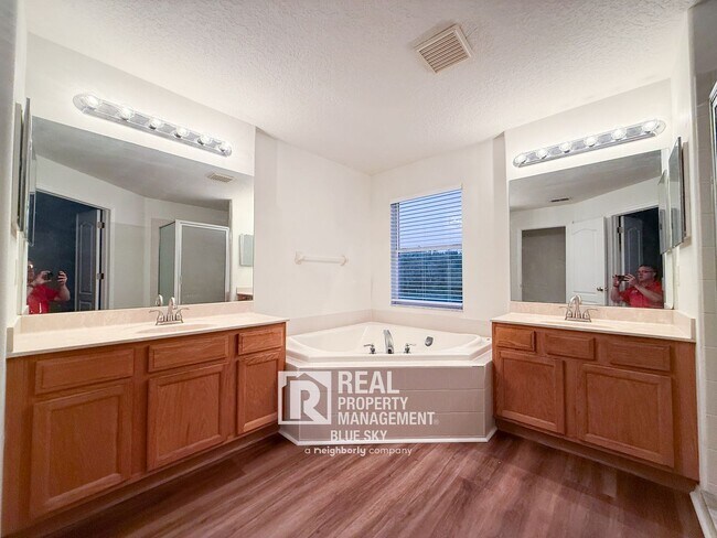 Building Photo - 9505 Wellstone Dr