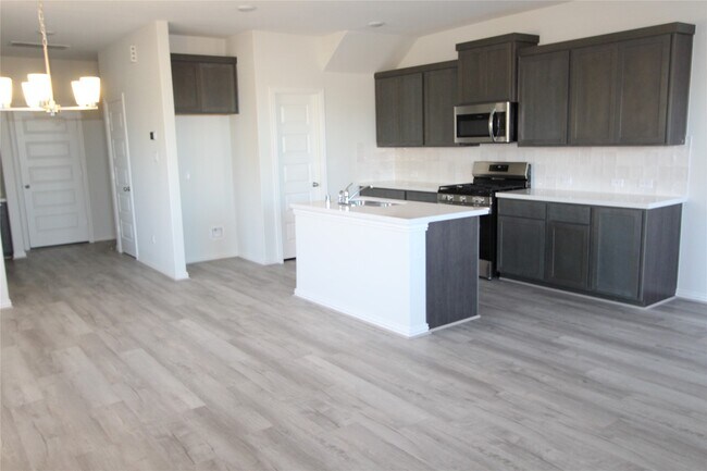 Building Photo - 27802 Western Crk Ct
