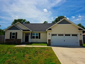 Building Photo - 222 Rowland Dr