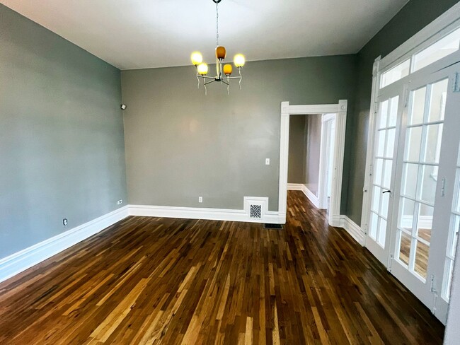 Building Photo - Remodeled and Updated Victorian in Five Po...