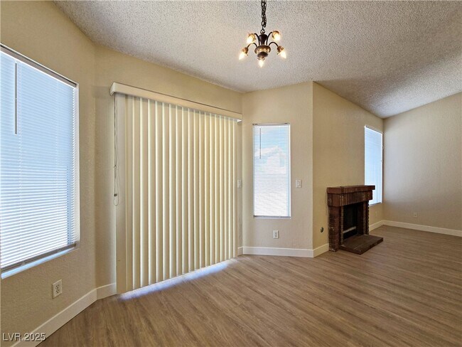 Building Photo - 761 Butternut Ct
