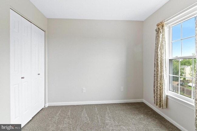 Building Photo - 689 Clearview Ave