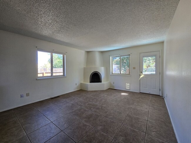 Building Photo - 2071 Placita De Vida