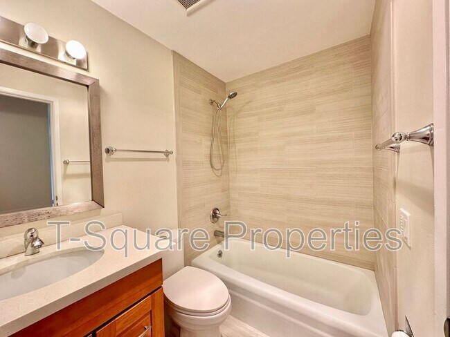 Building Photo - 325 5th Ave S