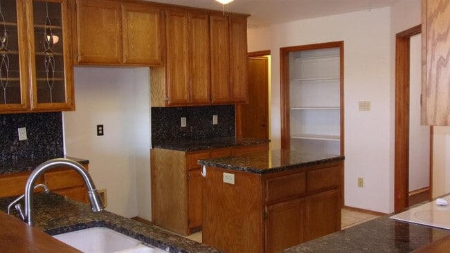 Building Photo - 1802 Goehmann Ln