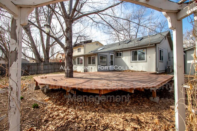 Building Photo - 2730 Hanover Dr