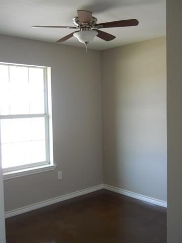 Building Photo - 1009 FM1750