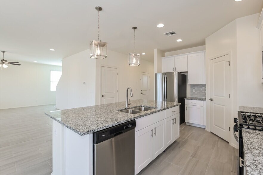 Building Photo - 12158 W Charismatic Dr