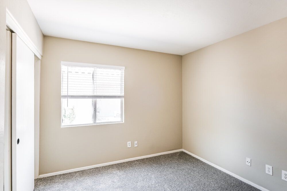 Building Photo - 12649 W Shaw Butte Dr