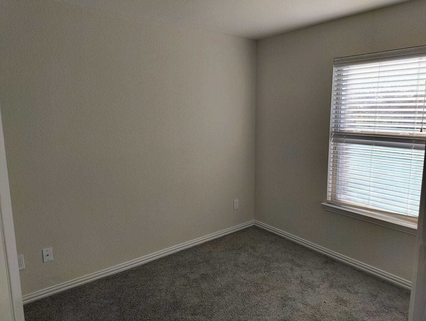 Building Photo - 1540 Chama Dr