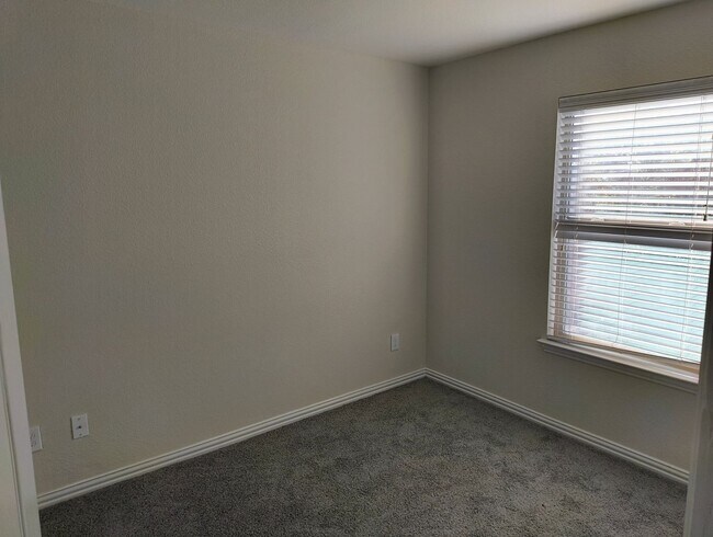 Building Photo - 1540 Chama Dr