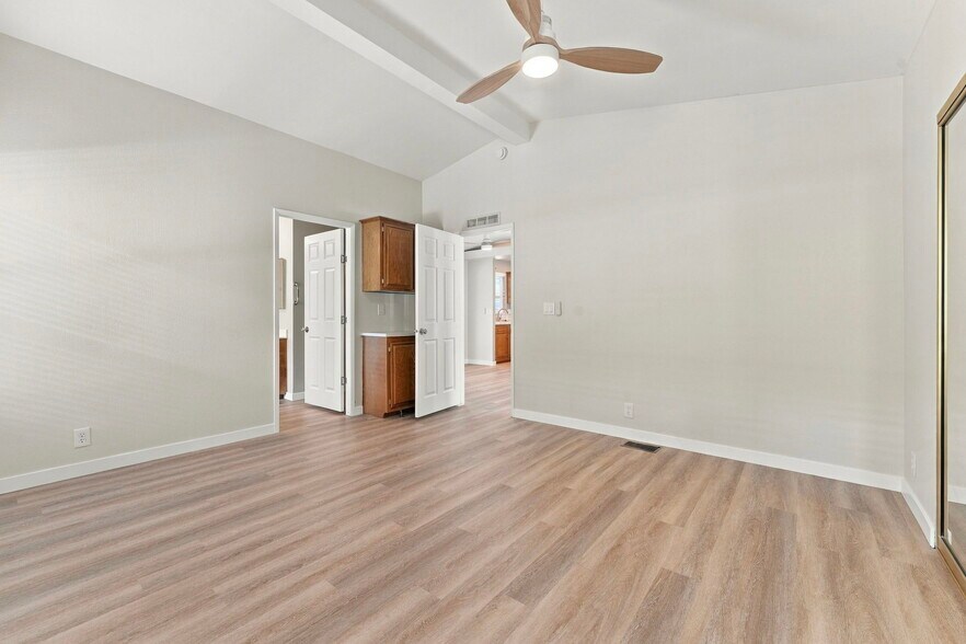 Master Bedroom - 2010 W San Marcos Blvd